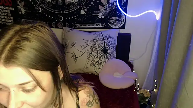AlienforTwenty Chat XXX live