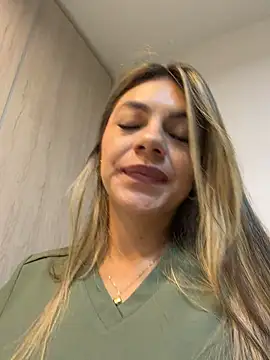 alicee16 Show in webcam
