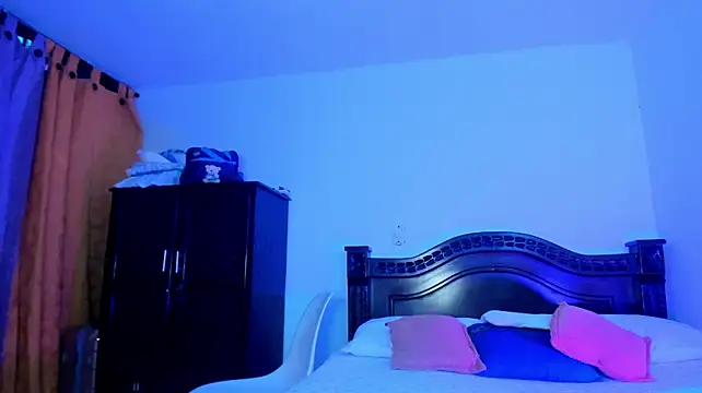 milkqueenboobs' Live XXX Chat