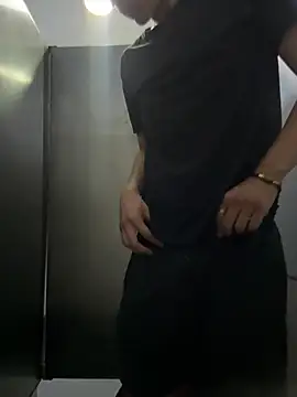 XXX chat uživo modela TonnyBottom