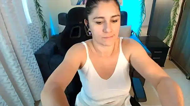 Chatroom XXX en direct de LUCYMILF_SEXY