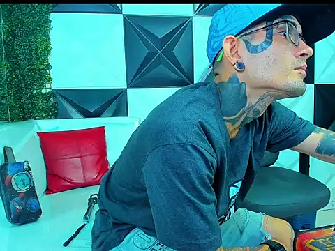 Boy_tatto77 লাইভ XXX চ্যাট