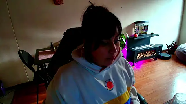 cherryy_bombshelll élő XXX-chatje