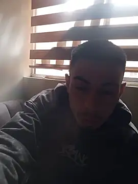 Chatroom XXX en direct de Taylor_DiamondBoy