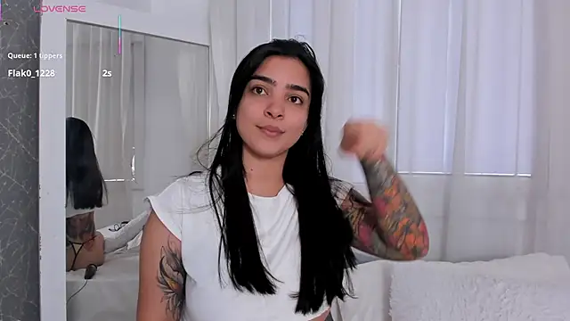 צ'אט XXX בשידור חי של KamilaBetancourt