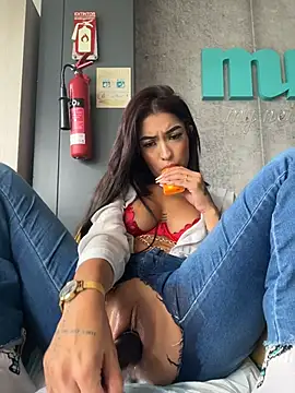 MystiqueXXX Show in webcam