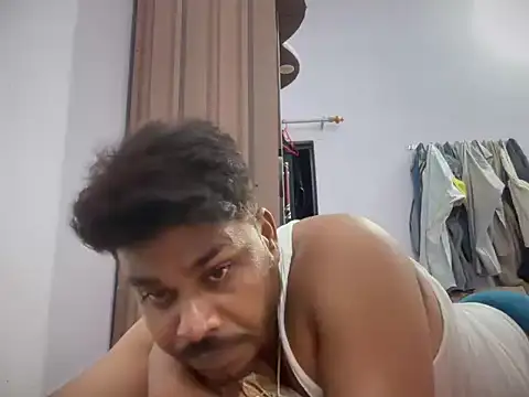 Raaz_5690's Live XXX Chat