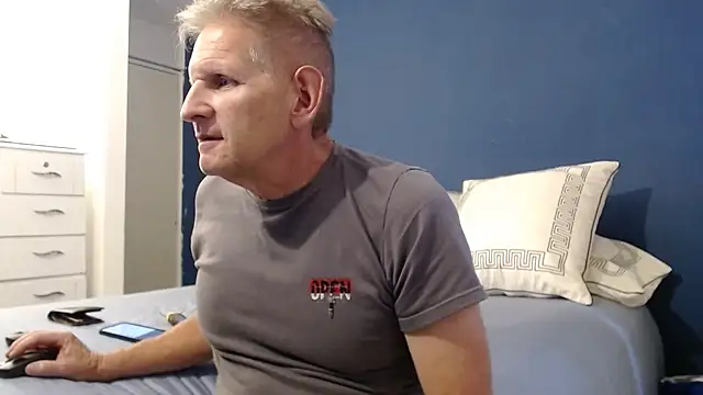 carlosbangsstar's Live XXX Chat