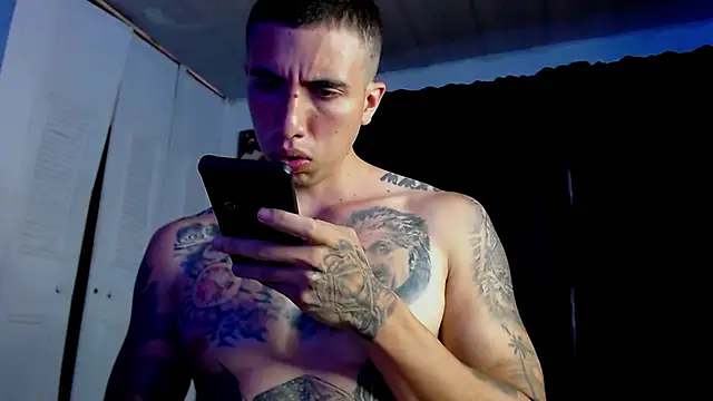 Adam_Hudsond Adlı Modelin Canlı XXX Sohbeti