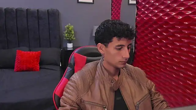 دردشة MaxiimoRomano_ الجنسية المباشرة