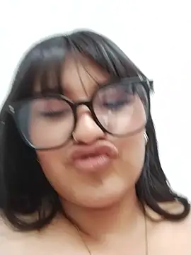 Emily-7's Live XXX Chat