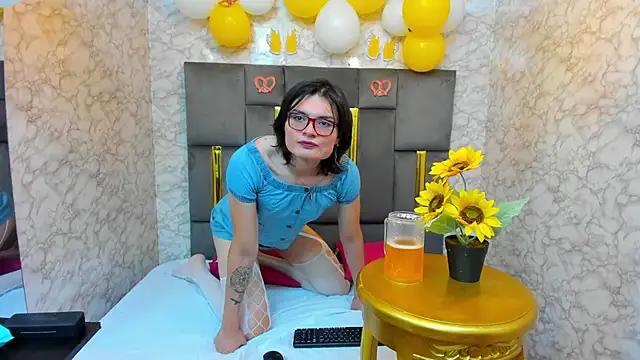 LUZBEL-525's Live XXX Chat