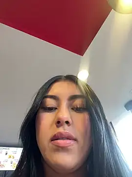 Emily_25xx Chat XXX in diretta