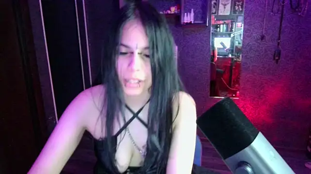 Lilith__Devil Adlı Modelin Canlı XXX Sohbeti