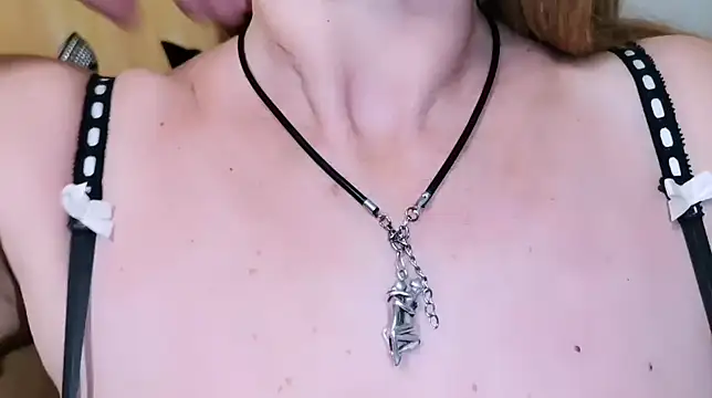 LadyAndTransy élő XXX-chatje