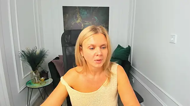 AgathaKlouin Live XXX-Chat