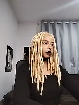 Helenoir's Live XXX Chat