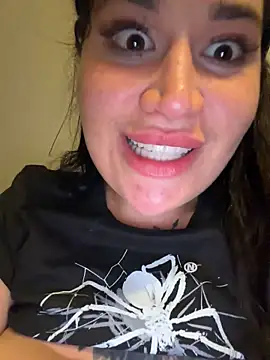 הופעת וובקאם של TattooGirlAlia