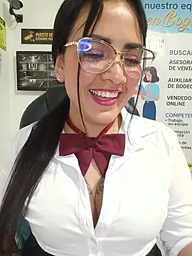 MAYE__13 élő XXX-chatje