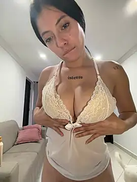 XXX chat uživo modela LouisKalima