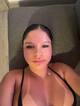 Elara_Luxe élő XXX-chatje