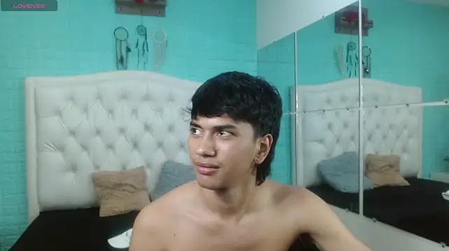 XXX chat uživo modela DraxBlade09