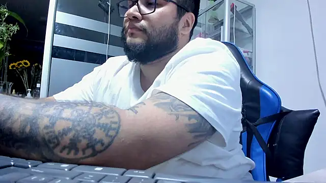 Chat XXX ao vivo de VINCEDMAGLIOO
