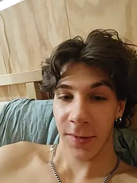 EmoWhiteBoy18 live XXX chat