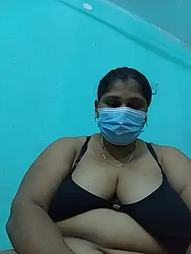 Show modela Adhora-54 na web-kameri