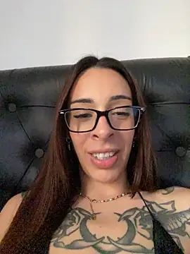 DeenaSweet1 Adlı Modelin Canlı XXX Sohbeti