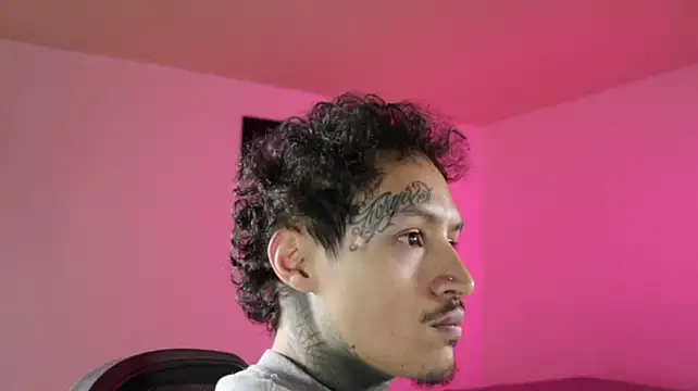 trieone Webcam show