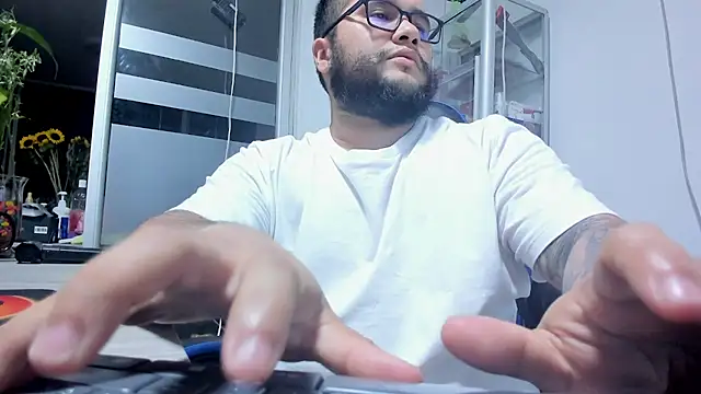 VINCEDMAGLIOO Live XXX Chat