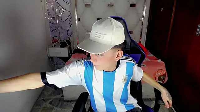 Hot_athletes_: онлайн-секс-чат