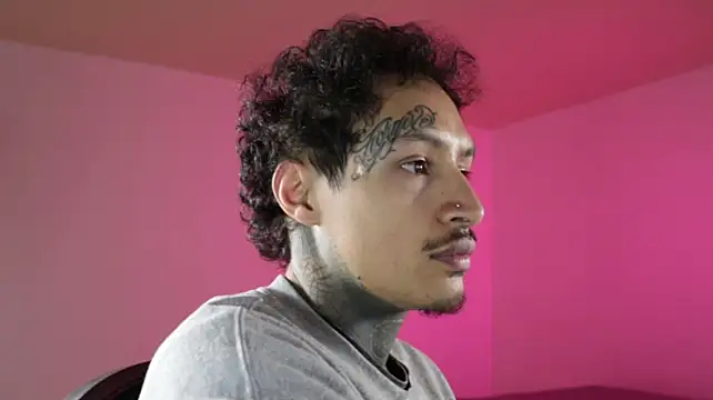 trieone Webcamshow