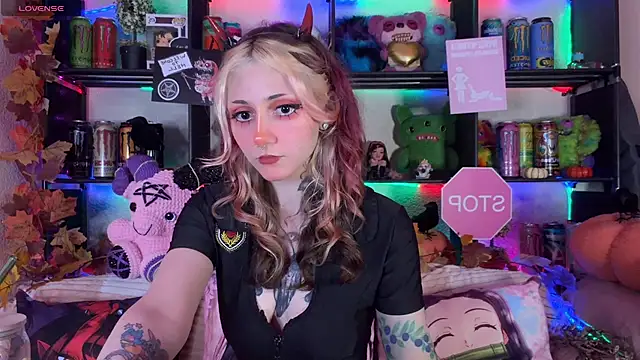 XXX chat uživo modela _Devill_Baby