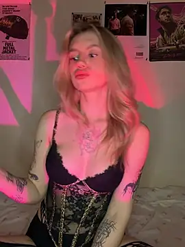 blondiedoll Adlı Modelin Canlı XXX Sohbeti