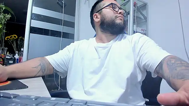 XXX chat uživo modela VINCEDMAGLIOO