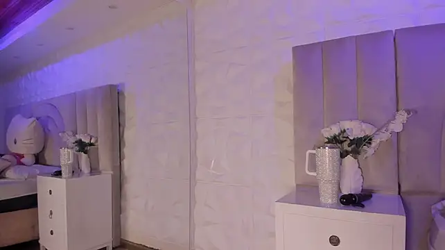 chloe_larson Adlı Modelin Canlı XXX Sohbeti