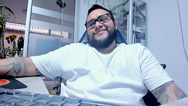 Živý XXX chat VINCEDMAGLIOO