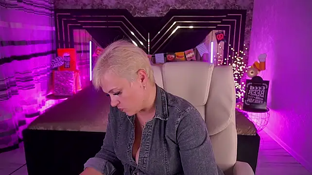 CrystalVibe's Live XXX Chat