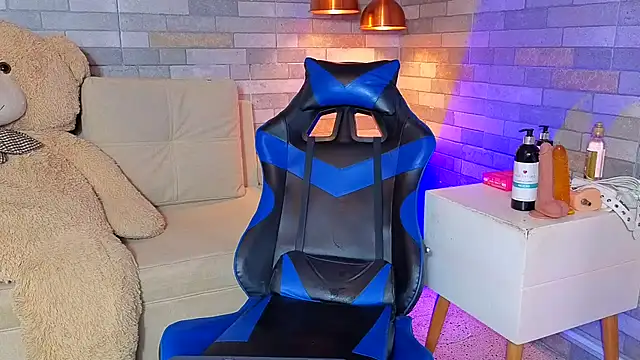 XXX chat uživo modela DixyPalmer