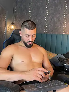 Chat XXX en directo de YAFAR_BLAKE