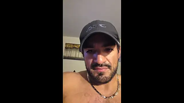 צ'אט XXX בשידור חי של piggylatino