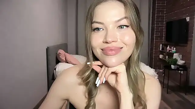 EmmyMills' Live XXX Chat