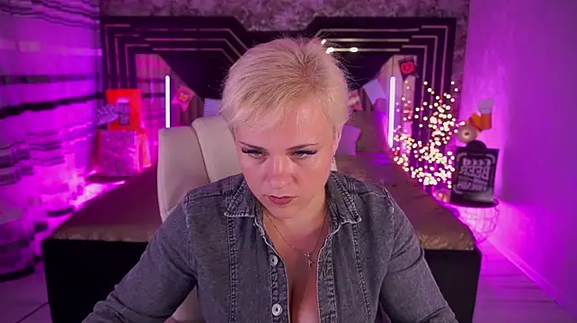 CrystalVibe's Live XXX Chat