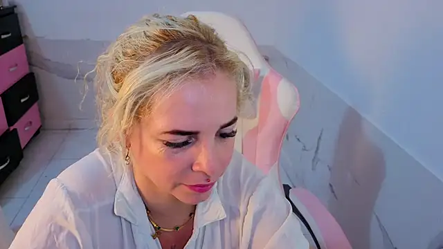HannaBrave Chat XXX in diretta