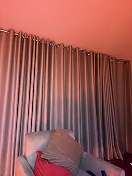 XXX chat uživo modela Aliinak