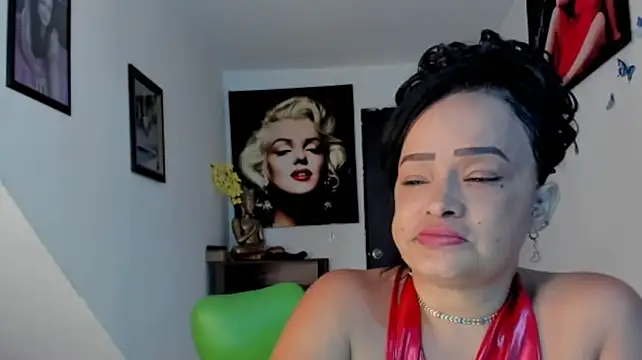 seleneh Adlı Modelin Canlı XXX Sohbeti