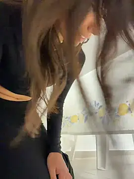 -_MiaQueen_- 在線直播表演