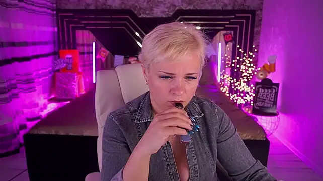 Онлайн чат XXX CrystalVibe